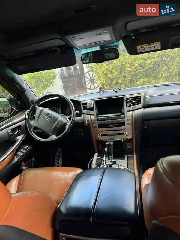 Внедорожник / Кроссовер Lexus LX 2011 в 