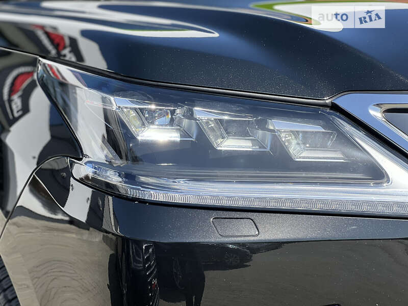 Позашляховик / Кросовер Lexus LX 2017 в Ужгороді