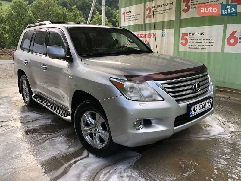 Lexus LX 2011