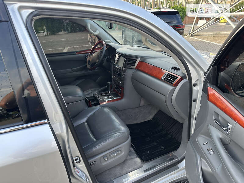 Позашляховик / Кросовер Lexus LX 2008 в Чернівцях