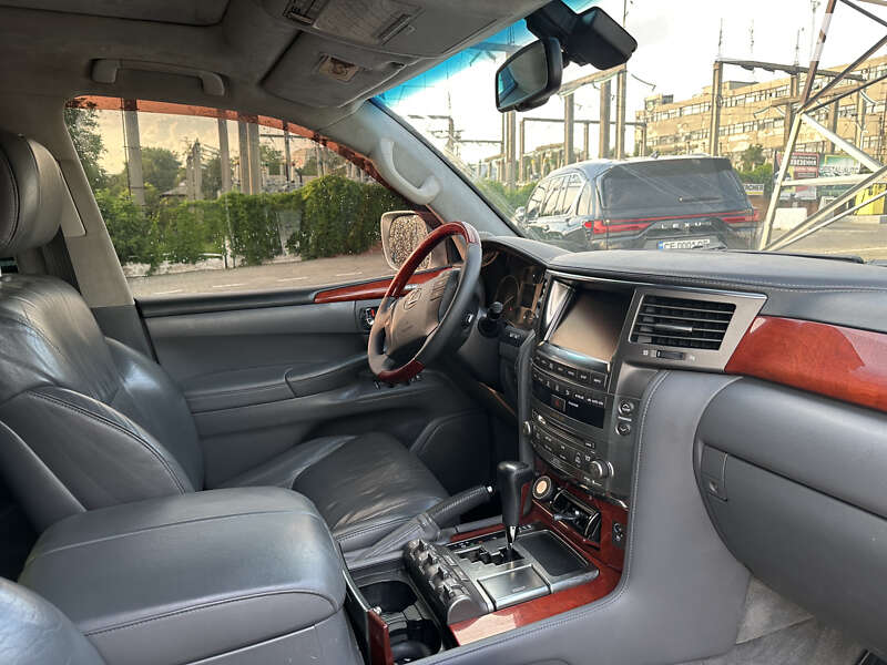 Позашляховик / Кросовер Lexus LX 2008 в Чернівцях