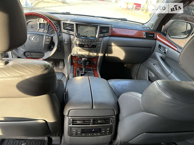 Позашляховик / Кросовер Lexus LX 2008 в Чернівцях