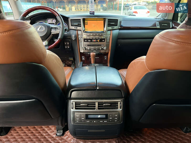 Внедорожник / Кроссовер Lexus LX 2011 в Тернополе
