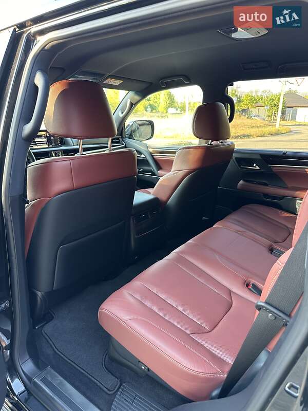 Позашляховик / Кросовер Lexus LX 2017 в Києві