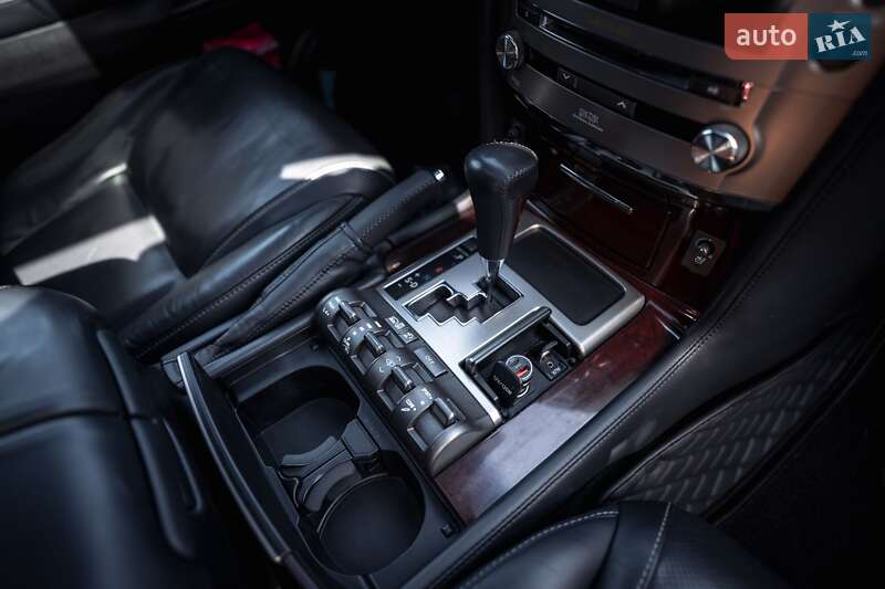 Позашляховик / Кросовер Lexus LX 2014 в Полтаві