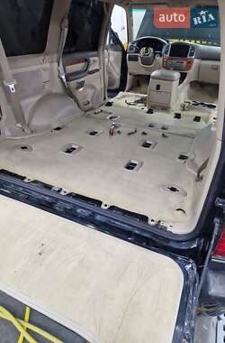 Внедорожник / Кроссовер Lexus LX 2003 в 