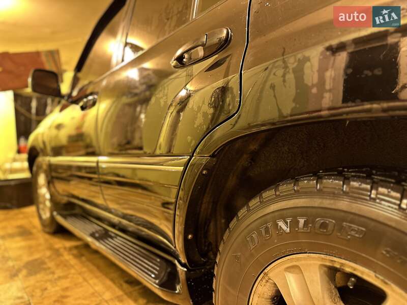 Lexus LX 2000