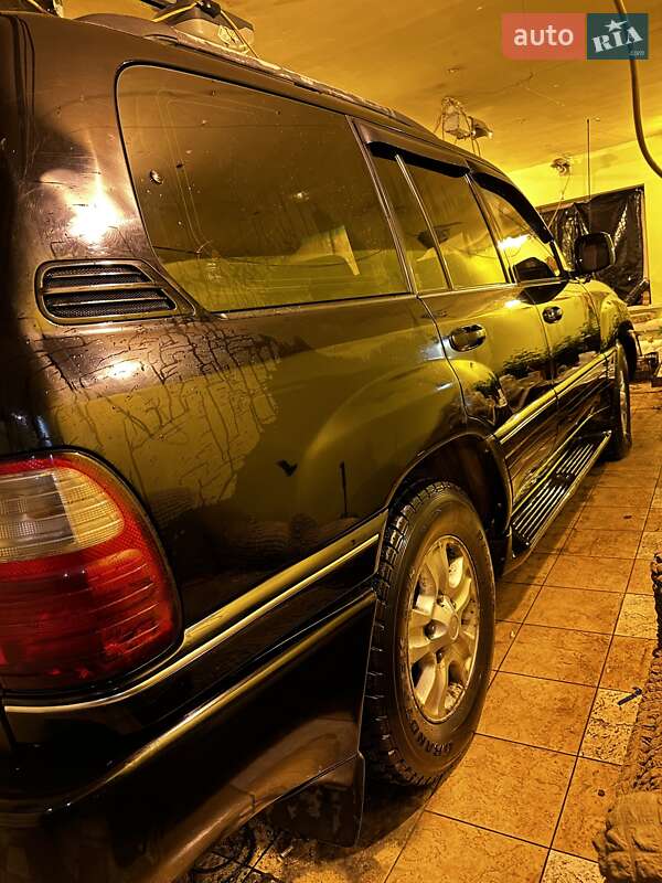 Внедорожник / Кроссовер Lexus LX 2000 в Киеве