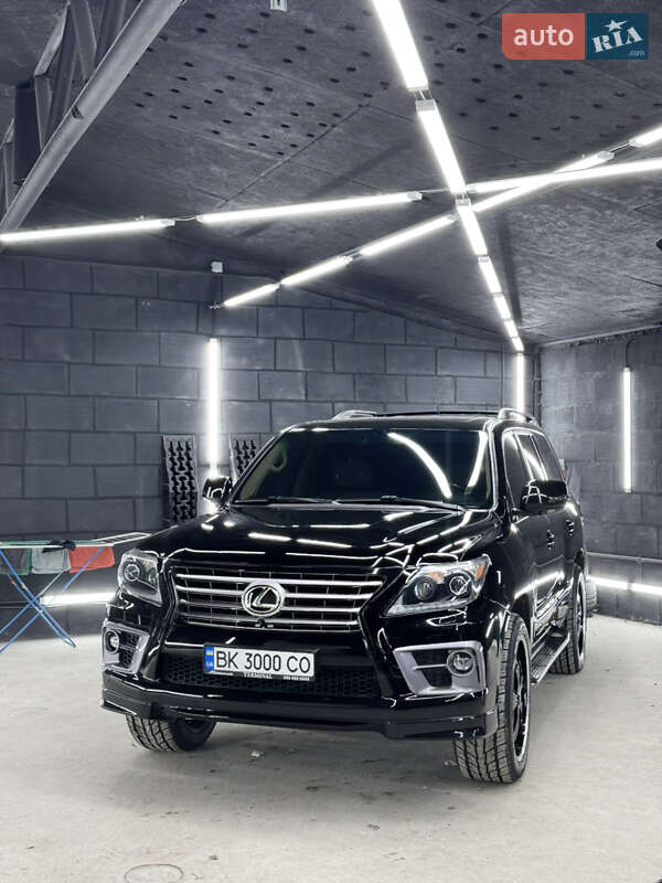Позашляховик / Кросовер Lexus LX 2008 в Рівному