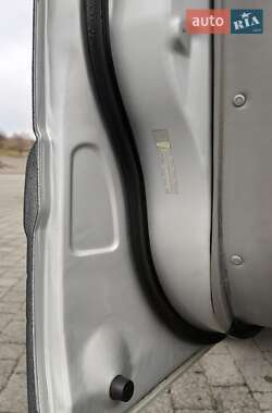 Внедорожник / Кроссовер Lexus LX 2005 в 