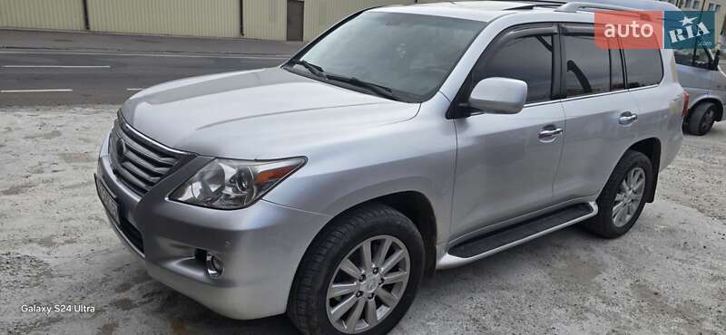 Lexus LX 2011