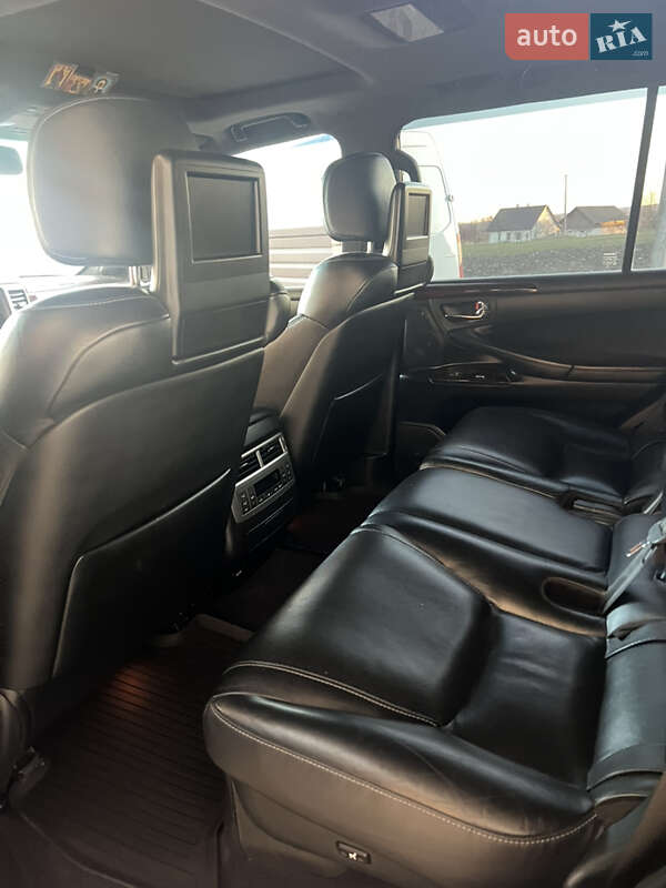 Позашляховик / Кросовер Lexus LX 2013 в Чернівцях