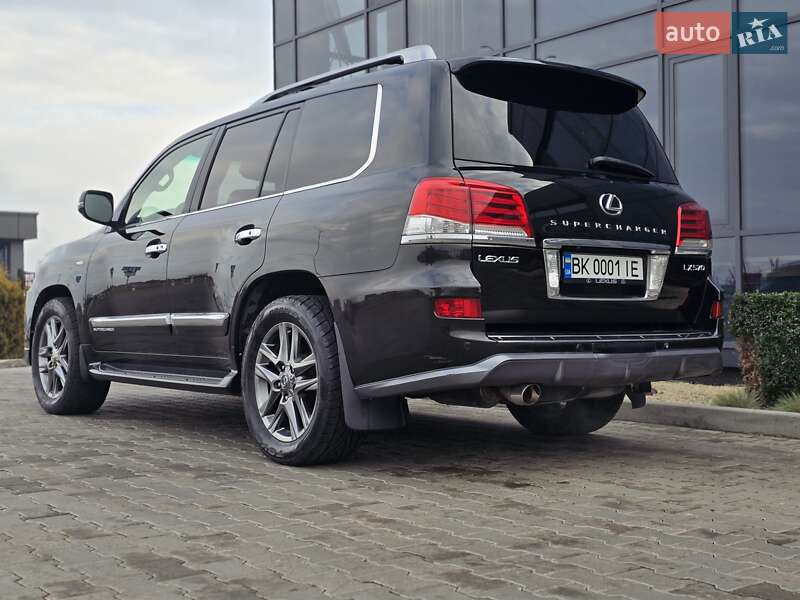 Позашляховик / Кросовер Lexus LX 2010 в Рівному