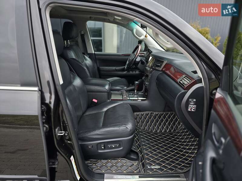 Позашляховик / Кросовер Lexus LX 2010 в Рівному