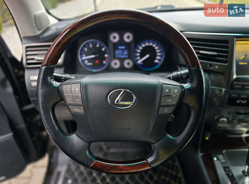 Позашляховик / Кросовер Lexus LX 2010 в Рівному