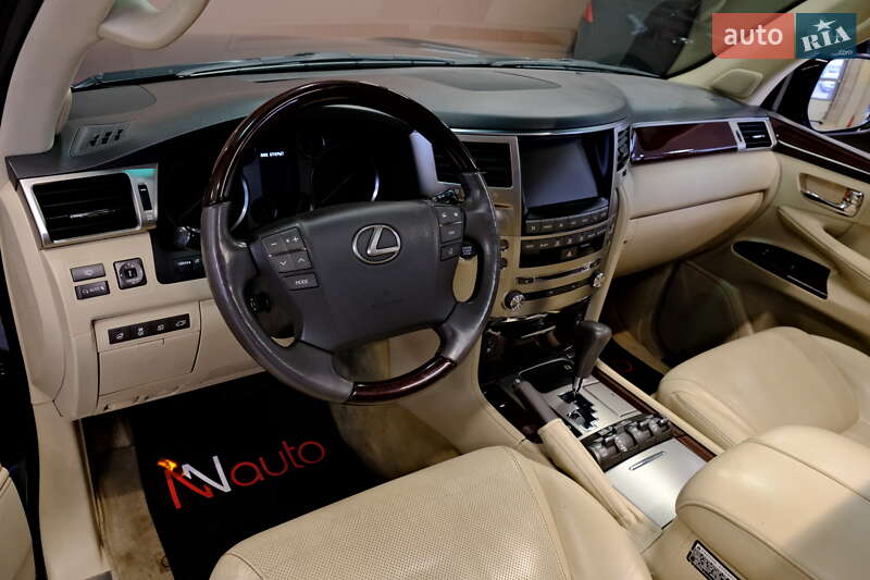 Внедорожник / Кроссовер Lexus LX 2013 в Одессе