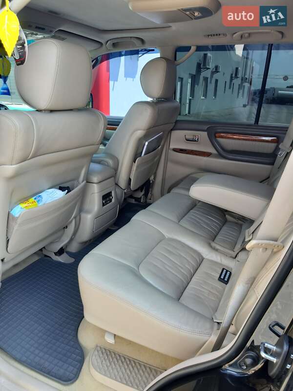 Внедорожник / Кроссовер Lexus LX 2005 в Черновцах