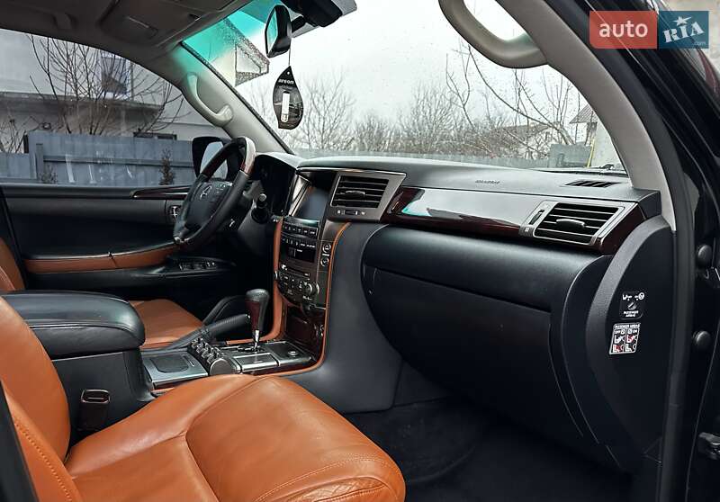 Внедорожник / Кроссовер Lexus LX 2011 в Тернополе