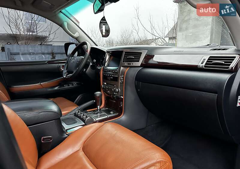 Внедорожник / Кроссовер Lexus LX 2011 в Тернополе