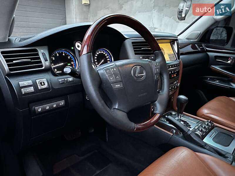 Внедорожник / Кроссовер Lexus LX 2011 в Тернополе