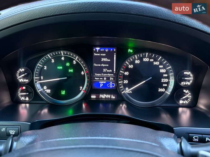 Позашляховик / Кросовер Lexus LX 2016 в Рівному