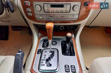 Внедорожник / Кроссовер Lexus LX 2003 в 
