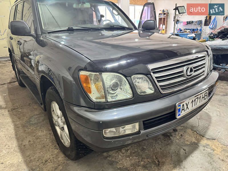 Lexus LX 2003