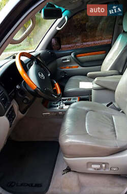 Внедорожник / Кроссовер Lexus LX 2004 в 