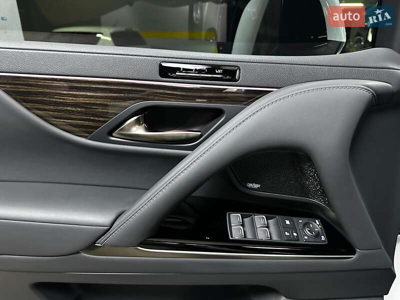 Позашляховик / Кросовер Lexus LX 2022 в Києві