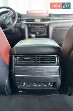 Внедорожник / Кроссовер Lexus LX 2018 в 