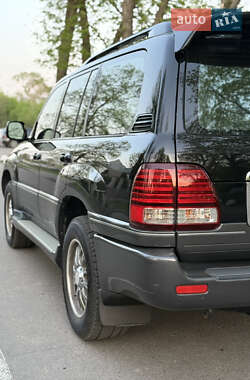 Внедорожник / Кроссовер Lexus LX 2004 в 
