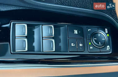 Позашляховик / Кросовер Lexus LX 2022 в 