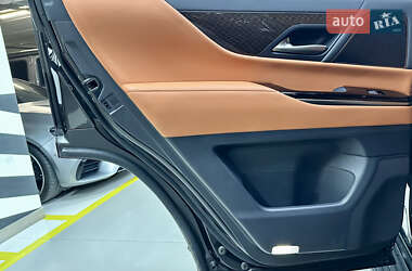 Позашляховик / Кросовер Lexus LX 2022 в 