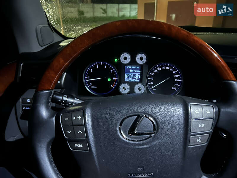 Позашляховик / Кросовер Lexus LX 2008 в Івано-Франківську