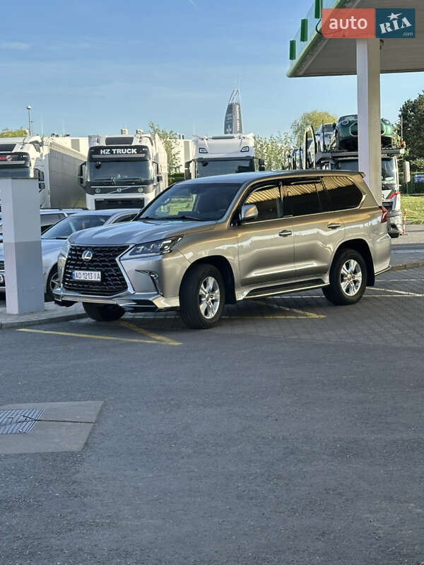 Внедорожник / Кроссовер Lexus LX 2016 в Рахове