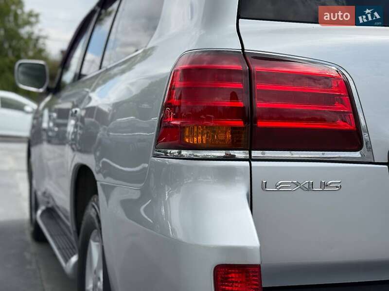 Позашляховик / Кросовер Lexus LX 2010 в Рівному