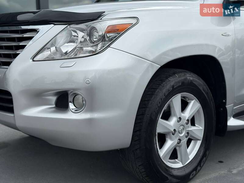Позашляховик / Кросовер Lexus LX 2010 в Рівному