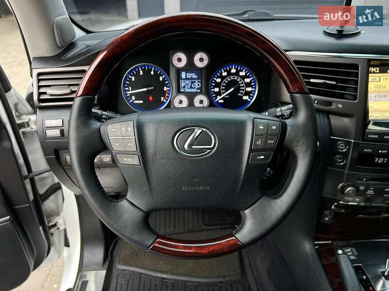 Внедорожник / Кроссовер Lexus LX 2011 в Одессе