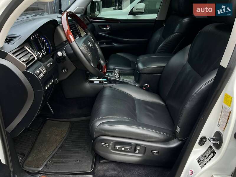 Внедорожник / Кроссовер Lexus LX 2011 в Одессе