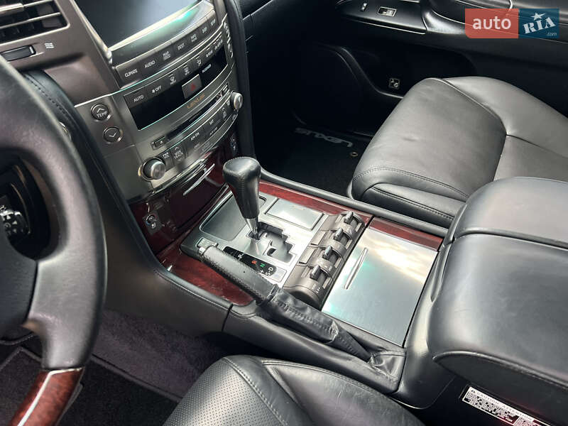 Позашляховик / Кросовер Lexus LX 2011 в Києві