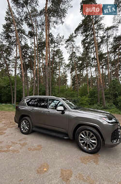 Внедорожник / Кроссовер Lexus LX 2023 в 