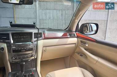 Внедорожник / Кроссовер Lexus LX 2008 в 