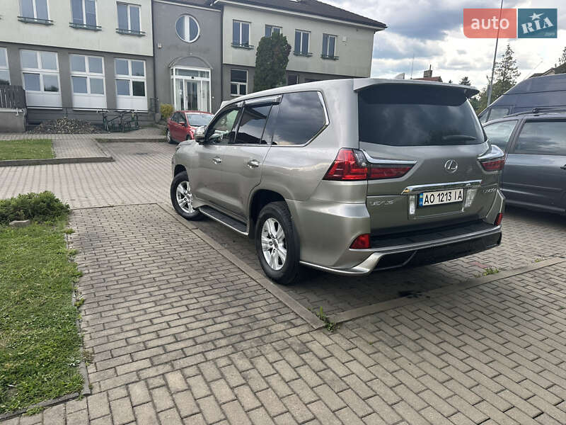 Внедорожник / Кроссовер Lexus LX 2016 в Рахове