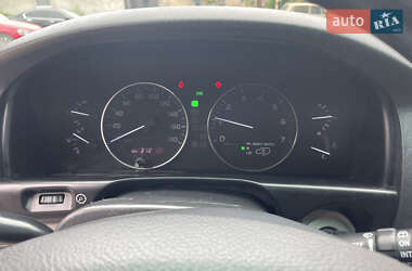 Внедорожник / Кроссовер Lexus LX 2004 в 