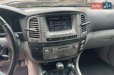 Внедорожник / Кроссовер Lexus LX 2004 в 