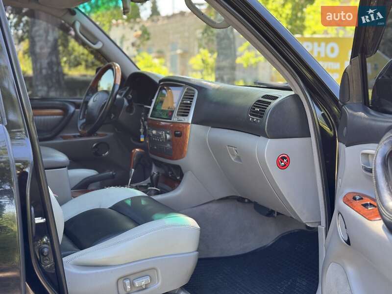 Позашляховик / Кросовер Lexus LX 2005 в Косові