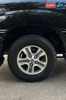 Внедорожник / Кроссовер Lexus LX 2005 в 