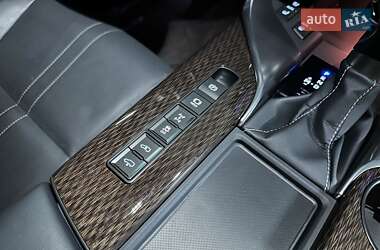 Внедорожник / Кроссовер Lexus LX 2023 в 