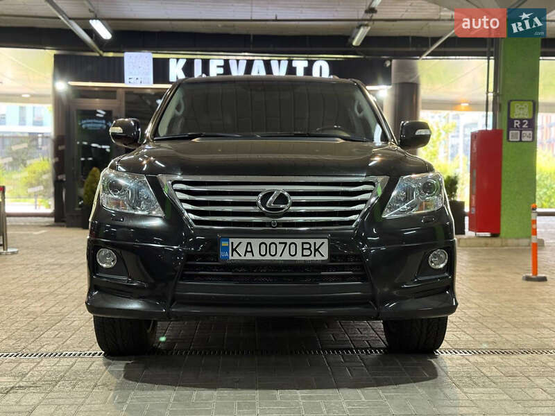Lexus LX 2011