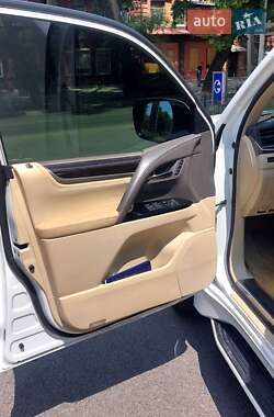 Внедорожник / Кроссовер Lexus LX 2017 в 